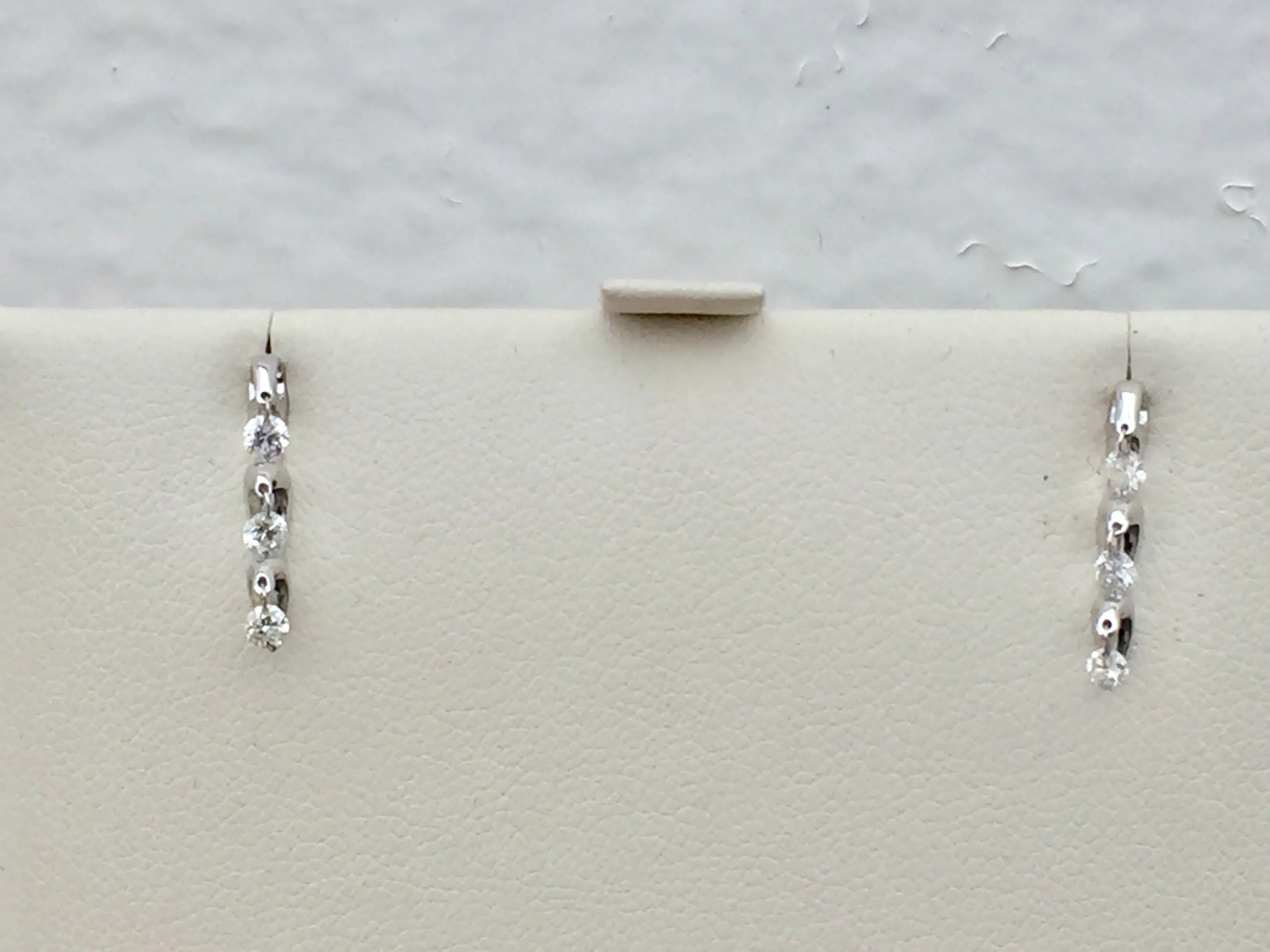 14 K White Gold Dangle Diamond Earrings 0.27 Carats.