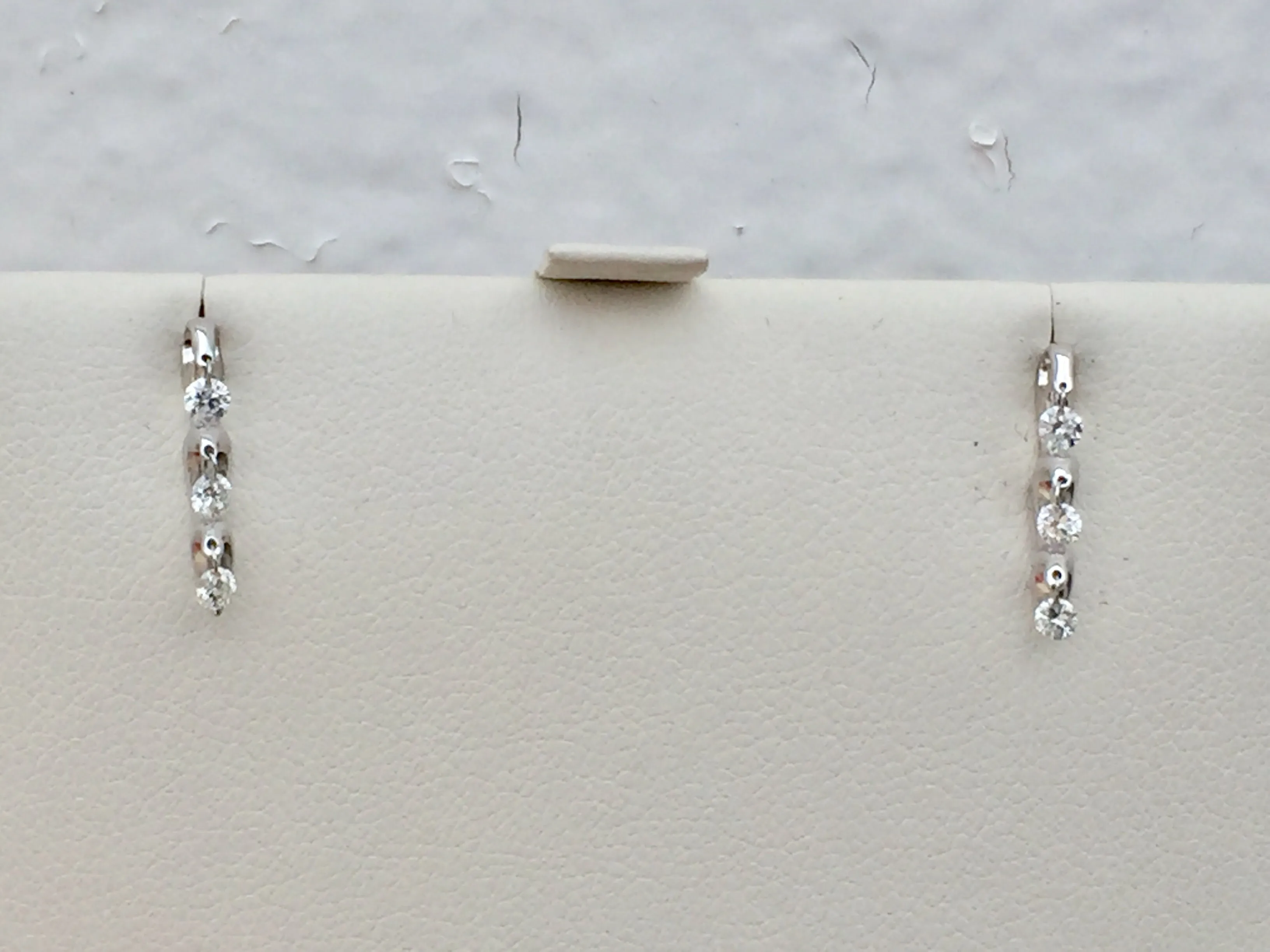 14 K White Gold Dangle Diamond Earrings 0.27 Carats.