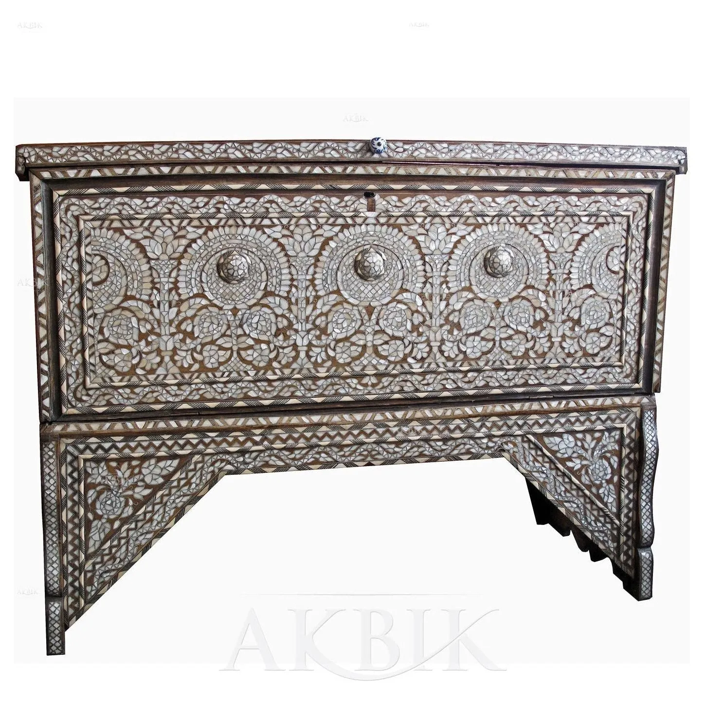 Antique Levantine Bridal Syrian Chest: Grandeur and Elegance