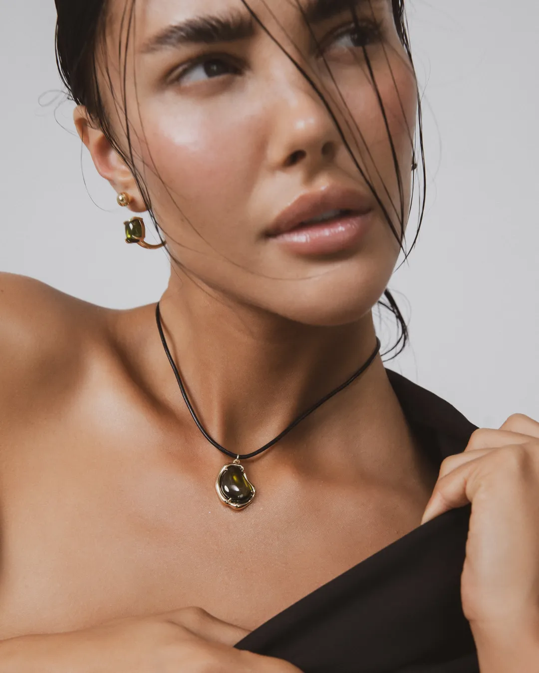Bean Gemstone Leather Choker - Peridot