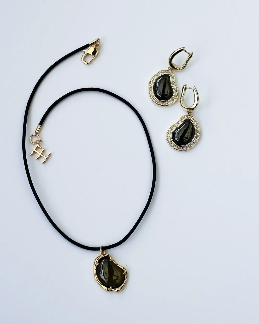 Bean Gemstone Leather Choker - Peridot