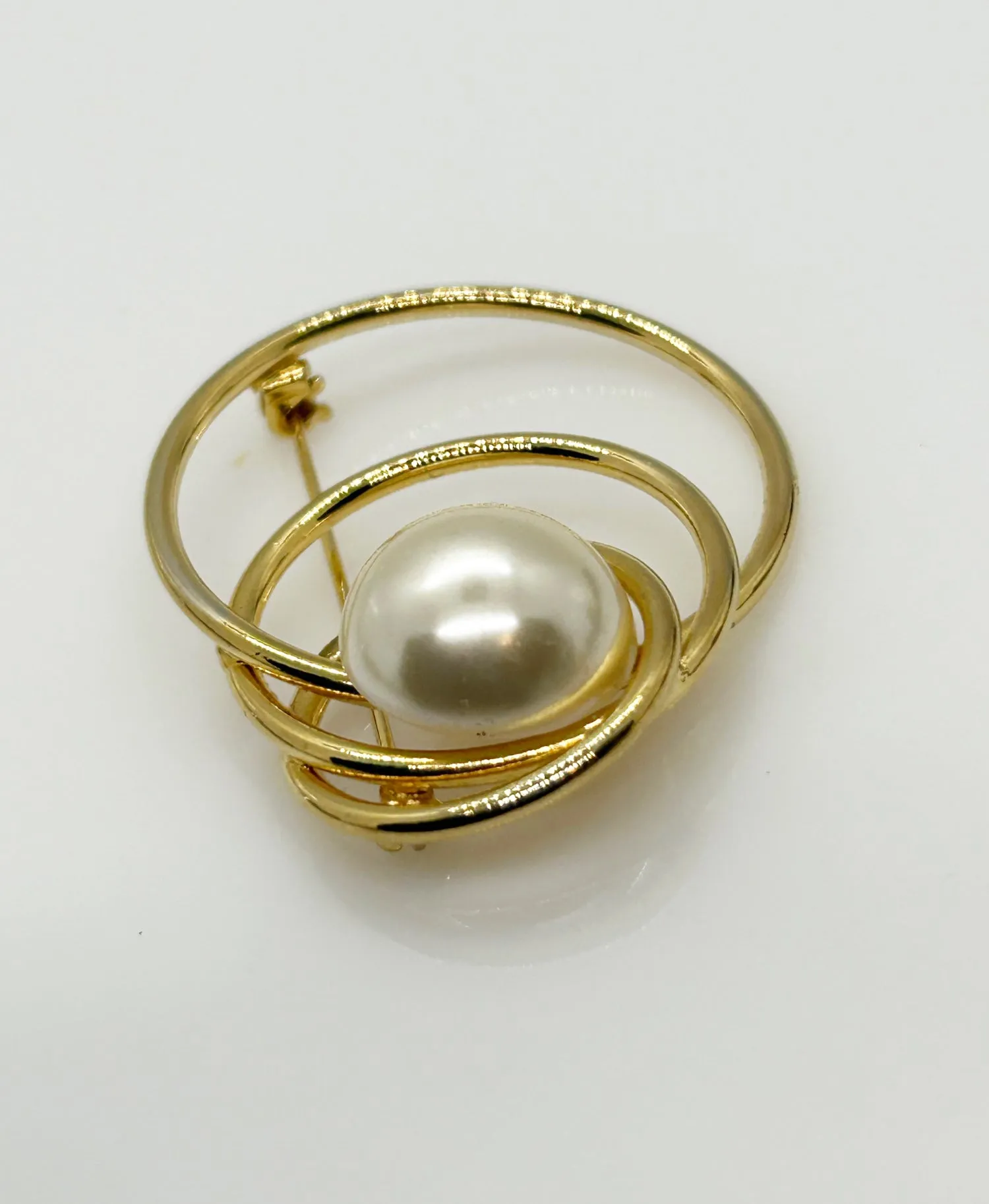 Circles Geometric Faux Pearl and Gold Brooch