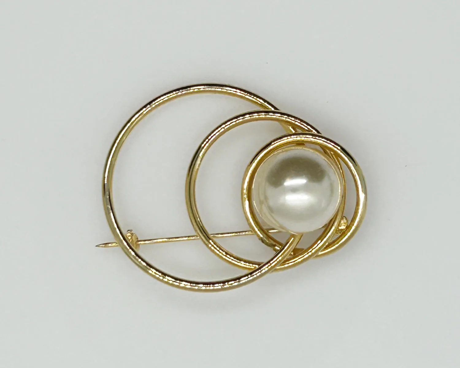Circles Geometric Faux Pearl and Gold Brooch