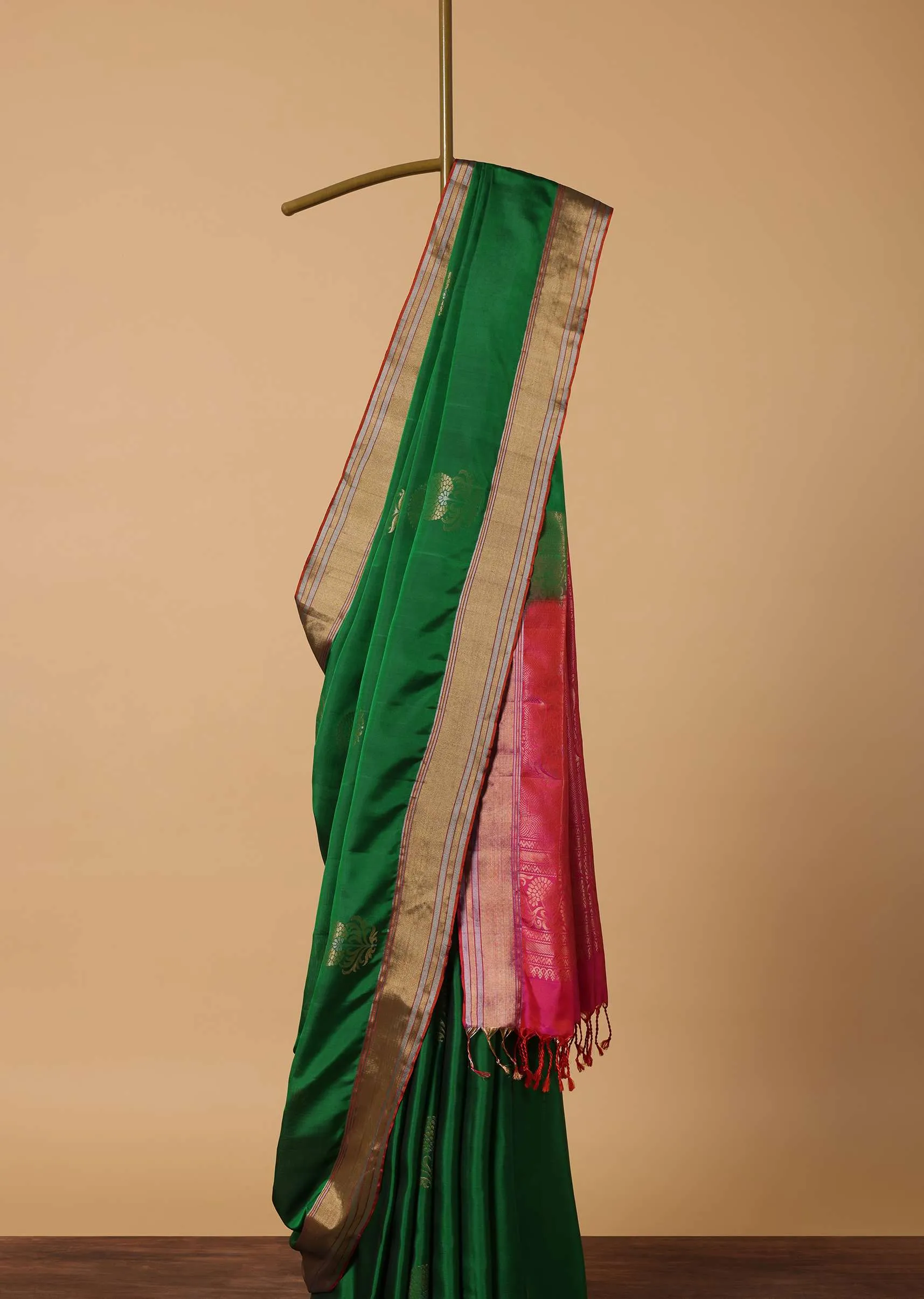 Green Silk Saree With Contrast Weave Pallu And Unstitched Blouse Piece