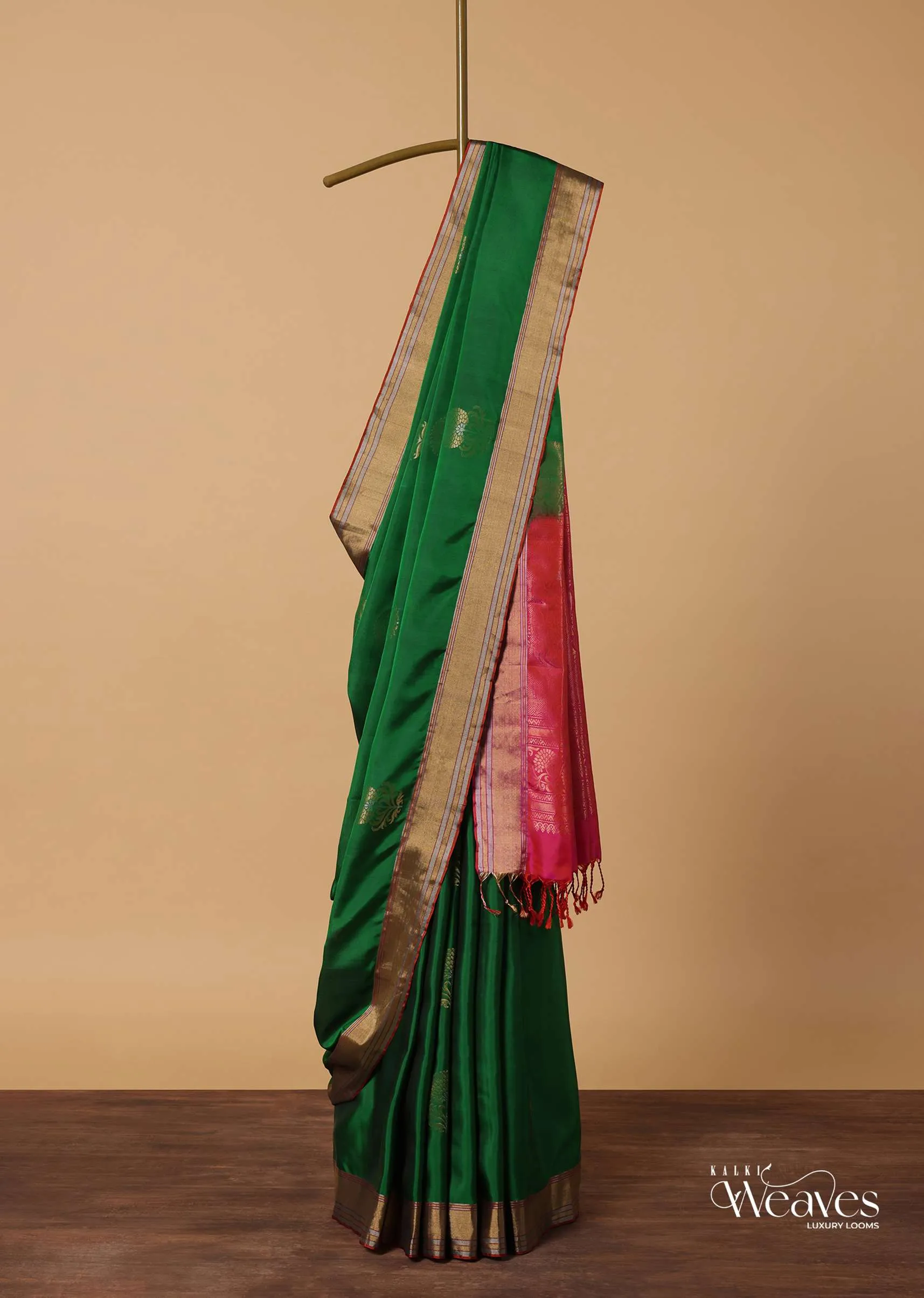 Green Silk Saree With Contrast Weave Pallu And Unstitched Blouse Piece
