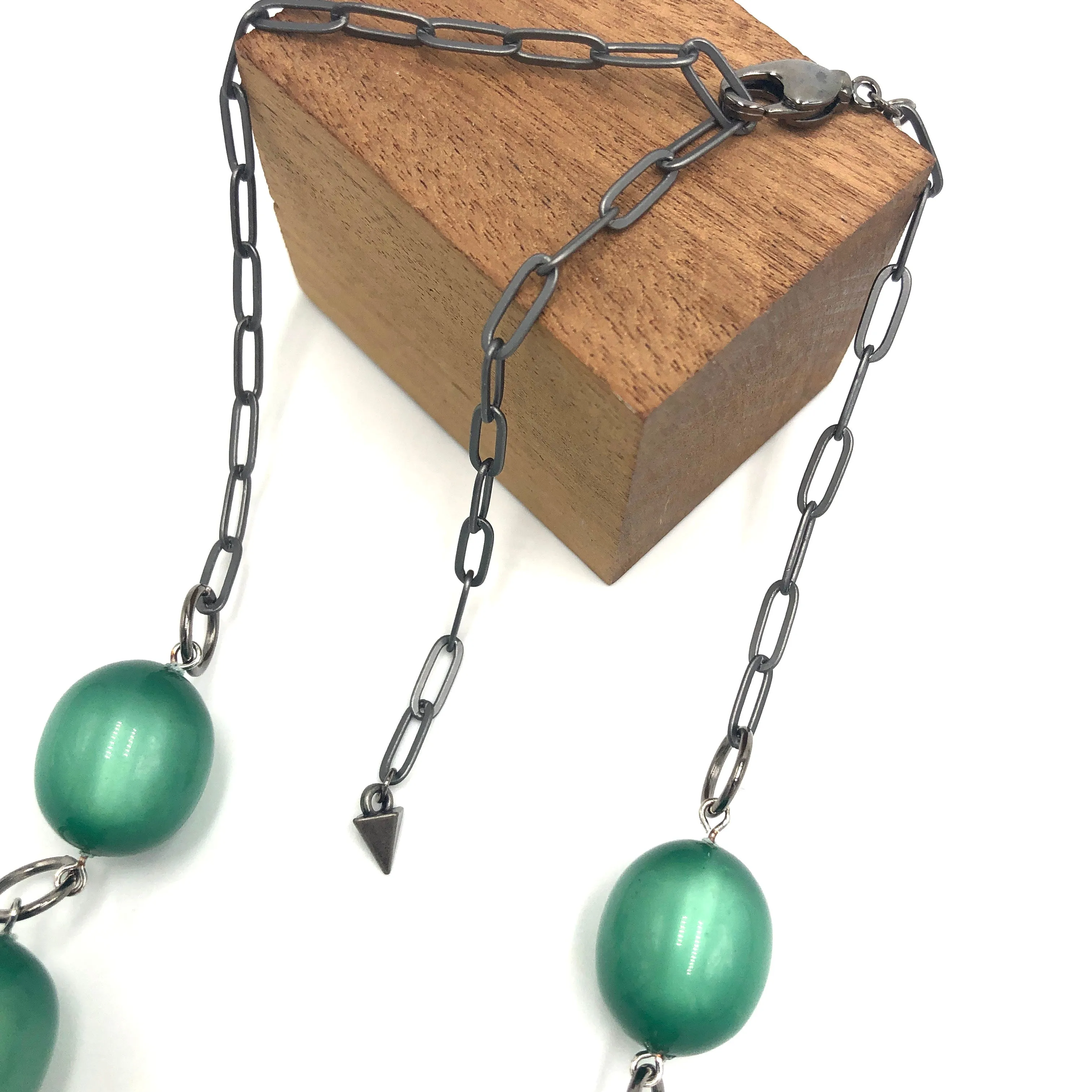 Light Emerald Moonglow Chunky Oval Stations Necklace