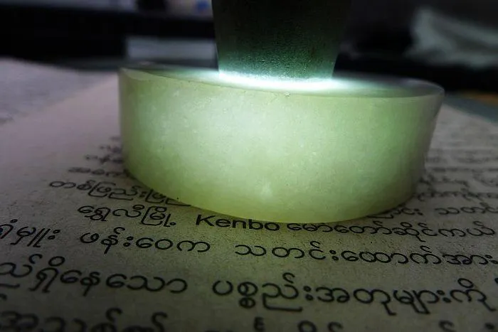 Natural Jade Rough Jadeite Raw (106g,5.25X1.4cm)
