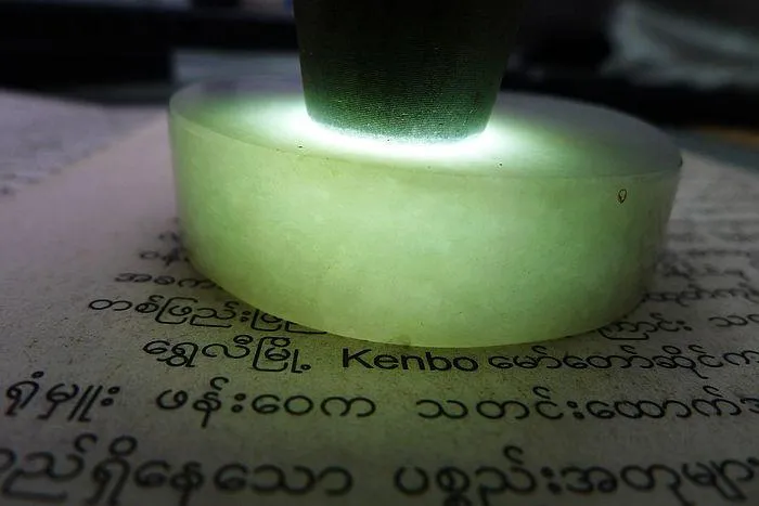 Natural Jade Rough Jadeite Raw (106g,5.25X1.4cm)