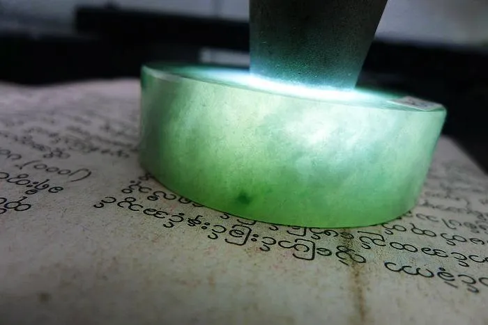 Natural Jade Rough Jadeite Raw (115g,5.25X1.5cm)