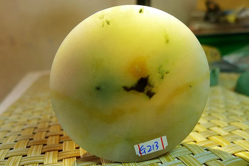 Natural Jade Rough Jadeite Raw (118g,5.4X5.4X1.55cm)