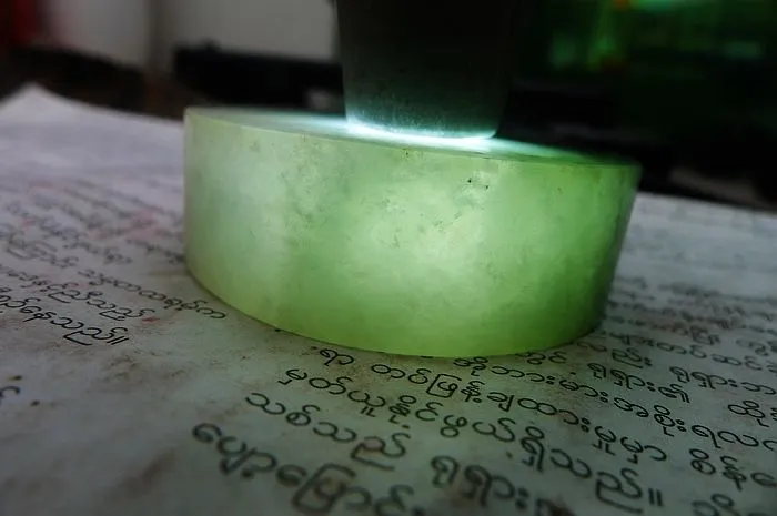 Natural Jade Rough Jadeite Raw (127g,5.3X1.8cm)