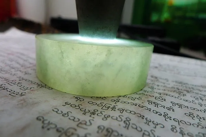 Natural Jade Rough Jadeite Raw (127g,5.3X1.8cm)