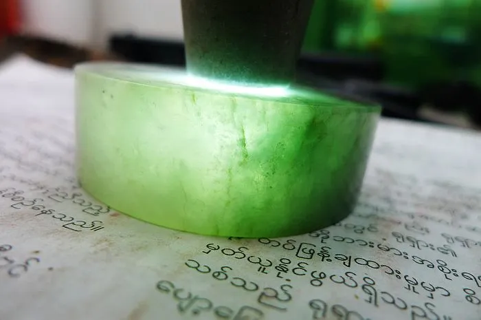 Natural Jade Rough Jadeite Raw (127g,5.3X1.8cm)
