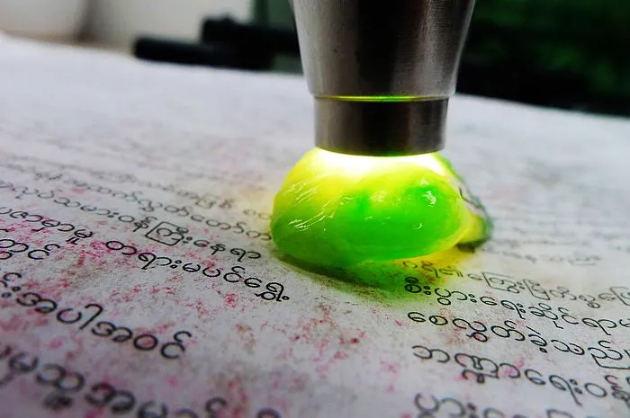 Natural Jade Rough Jadeite Raw (13g,3.8x2.3x1.05cm)