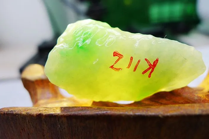 Natural Jade Rough Jadeite Raw (13g,3.8x2.3x1.05cm)