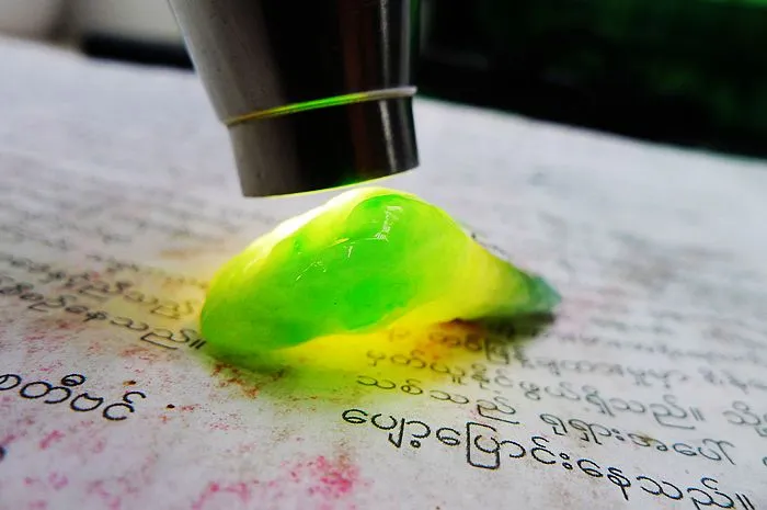Natural Jade Rough Jadeite Raw (13g,3.8x2.3x1.05cm)