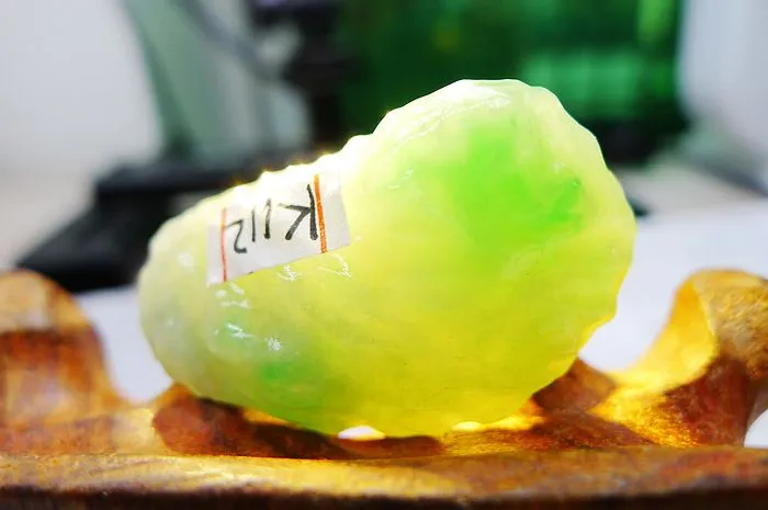 Natural Jade Rough Jadeite Raw (13g,3.8x2.3x1.05cm)