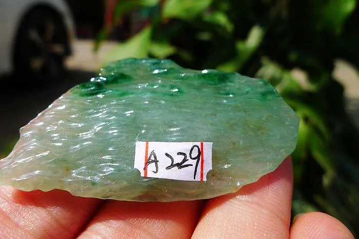 Natural Jade Rough Jadeite Raw (14.5g,4.8X3X0.65cm)