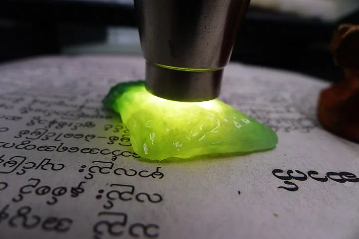 Natural Jade Rough Jadeite Raw (16g,3.9X2.8X0.75cm)