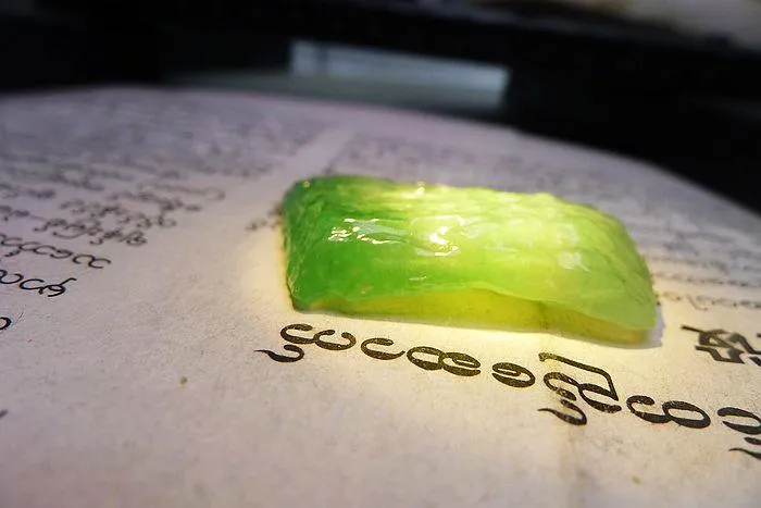 Natural Jade Rough Jadeite Raw (16g,3.9X2.8X0.75cm)