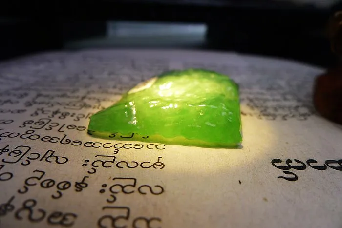 Natural Jade Rough Jadeite Raw (16g,3.9X2.8X0.75cm)