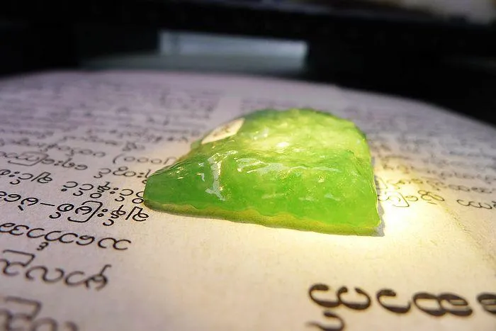 Natural Jade Rough Jadeite Raw (16g,3.9X2.8X0.75cm)