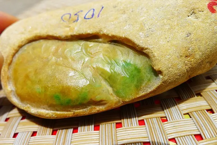 Natural Jade Rough Jadeite Raw (178g,9X4.6X2.7cm)