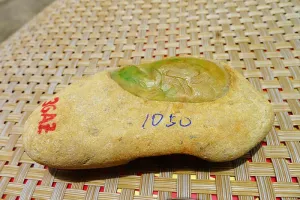 Natural Jade Rough Jadeite Raw (178g,9X4.6X2.7cm)