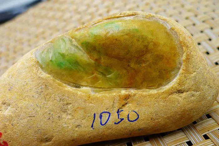 Natural Jade Rough Jadeite Raw (178g,9X4.6X2.7cm)