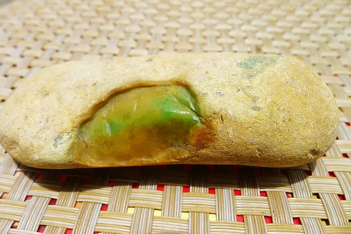 Natural Jade Rough Jadeite Raw (178g,9X4.6X2.7cm)