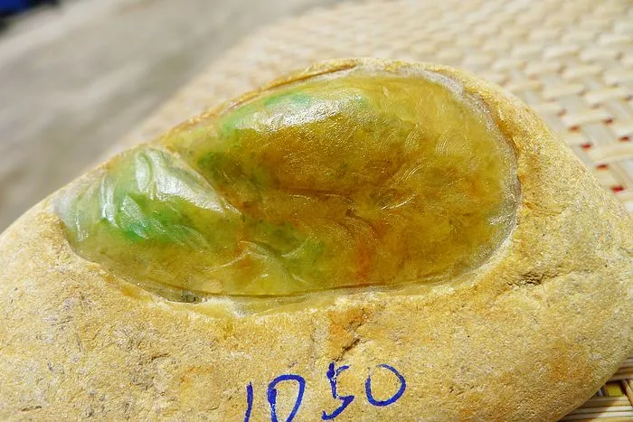 Natural Jade Rough Jadeite Raw (178g,9X4.6X2.7cm)