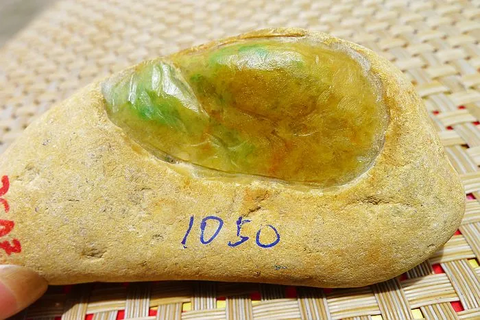Natural Jade Rough Jadeite Raw (178g,9X4.6X2.7cm)