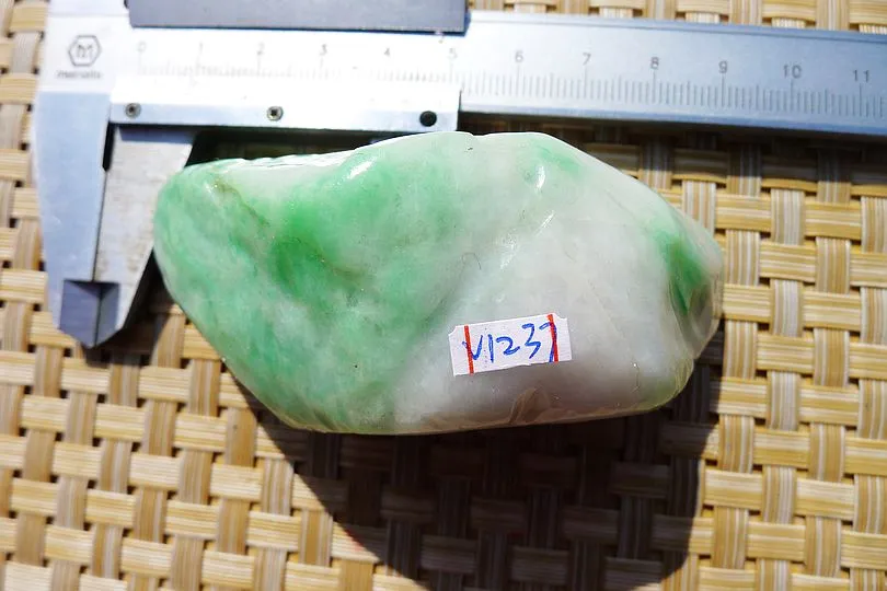 Natural Jade Rough Jadeite Raw (182g,8.3X3.5X3.3cm)