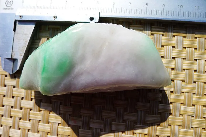 Natural Jade Rough Jadeite Raw (182g,8.3X3.5X3.3cm)