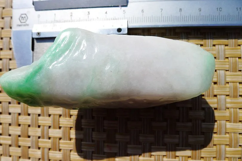 Natural Jade Rough Jadeite Raw (182g,8.3X3.5X3.3cm)