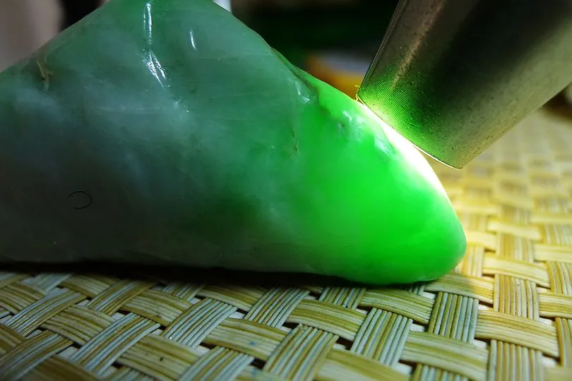 Natural Jade Rough Jadeite Raw (182g,8.3X3.5X3.3cm)