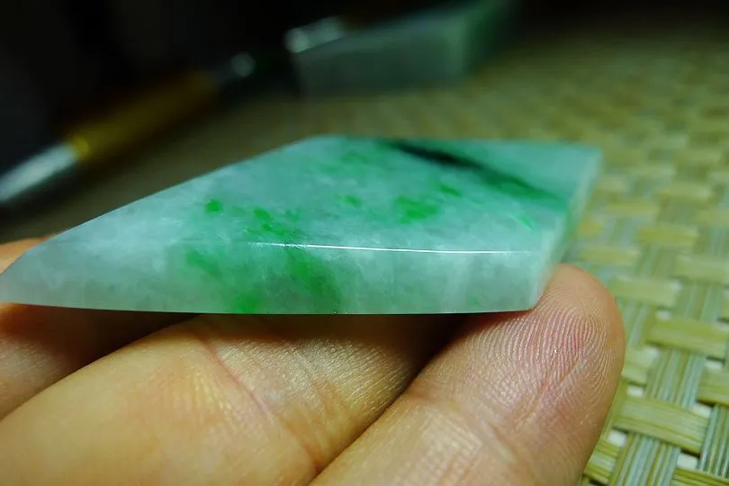 Natural Jade Rough Jadeite Raw (19.5g,7.2X3.2X0.45cm)