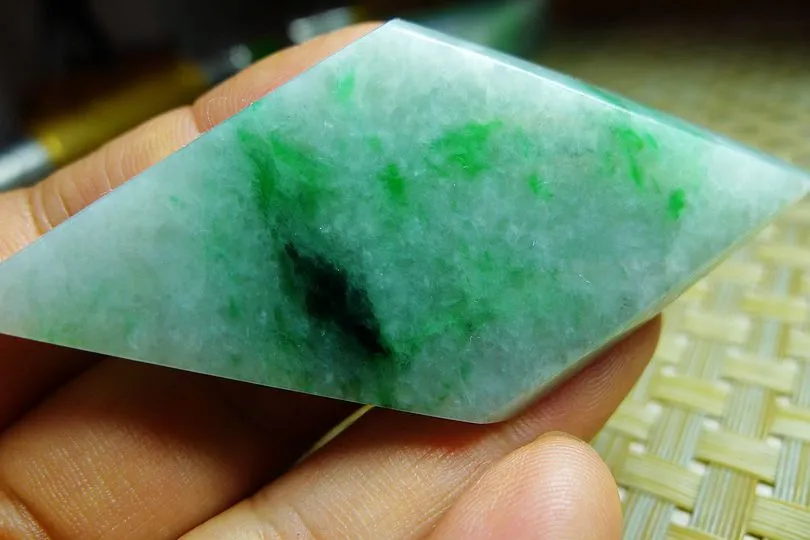 Natural Jade Rough Jadeite Raw (19.5g,7.2X3.2X0.45cm)