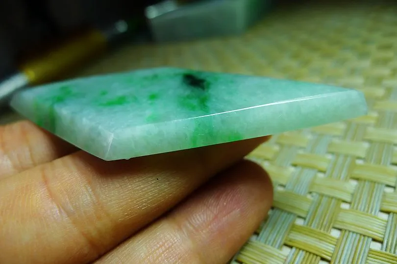 Natural Jade Rough Jadeite Raw (19.5g,7.2X3.2X0.45cm)