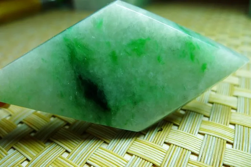 Natural Jade Rough Jadeite Raw (19.5g,7.2X3.2X0.45cm)