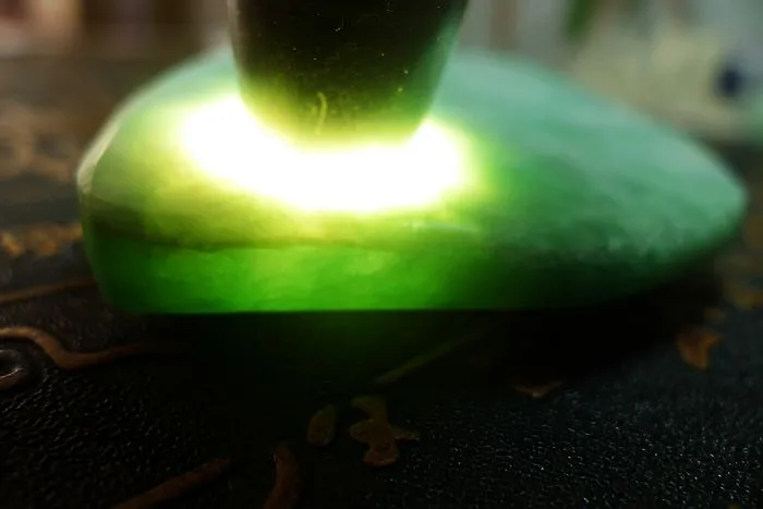 Natural Jade Rough Jadeite Raw (216g,9.1X6.8X2cm)