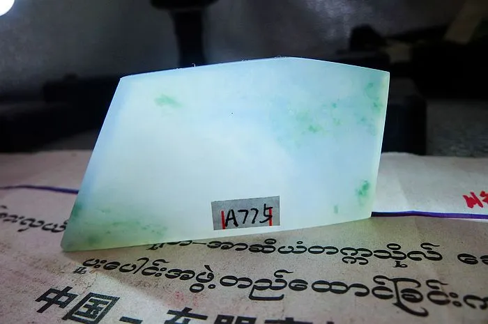Natural Jade Rough Jadeite Raw (21g,5.7X3X0.45cm)
