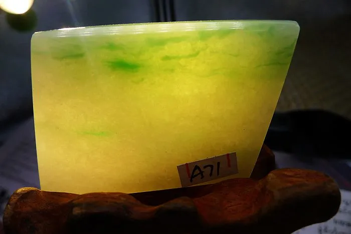 Natural Jade Rough Jadeite Raw (34g,4.8X3.2X0.7cm)