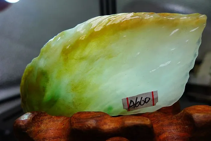 Natural Jade Rough Jadeite Raw (38g,5.9X3.1X0.9cm)
