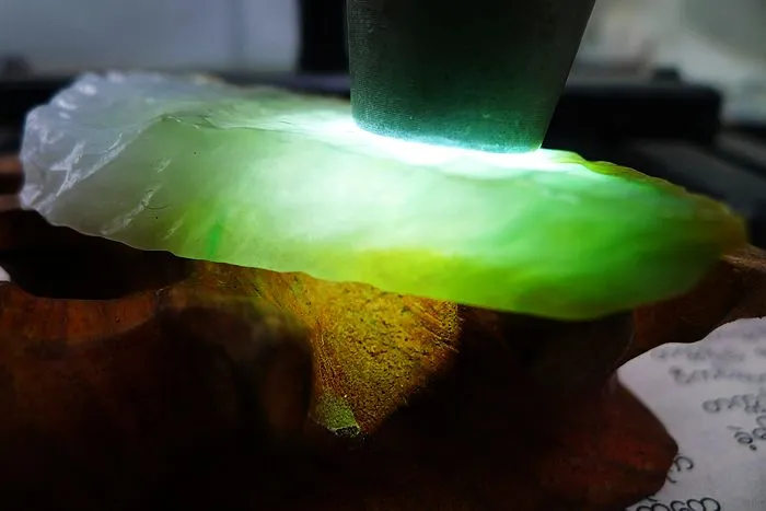 Natural Jade Rough Jadeite Raw (38g,5.9X3.1X0.9cm)