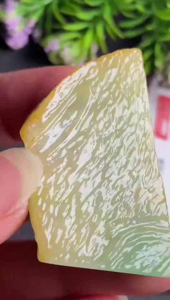 Natural Jade Rough Jadeite Raw (4.5x2.7X1.8cm)-S3197
