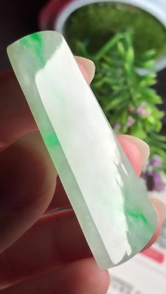 Natural Jade Rough Jadeite Raw (4.7x1.9x0.35cm)-S6315