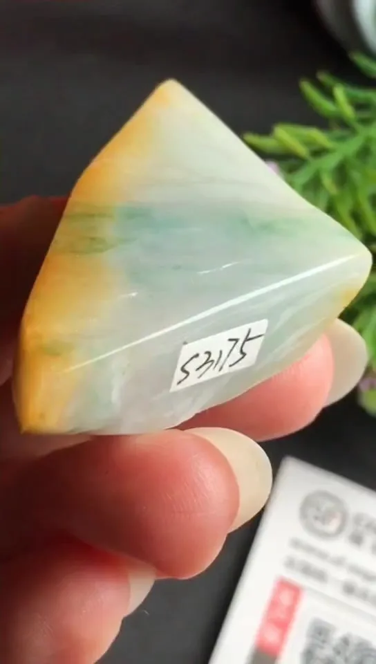 Natural Jade Rough Jadeite Raw (5.3x2.7x1.3cm)-S3175