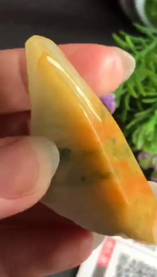 Natural Jade Rough Jadeite Raw (5.3x2.7x1.3cm)-S3175