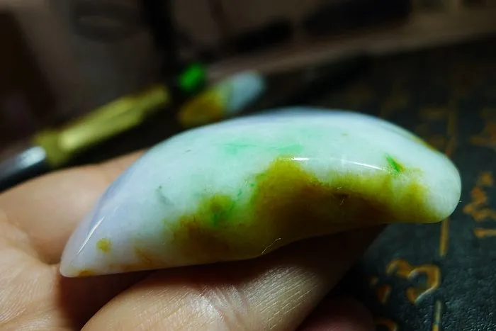 Natural Jade Rough Jadeite Raw (67g,5.9X5.9X1.25cm)